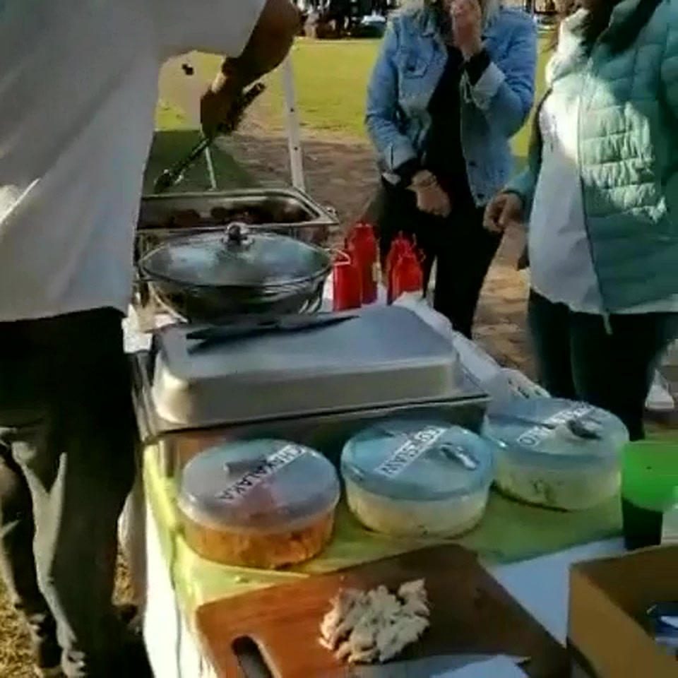 Chef Kagiso demonstrating a dish for guests at a BontleFela outdoor culinary event in Groenkloof